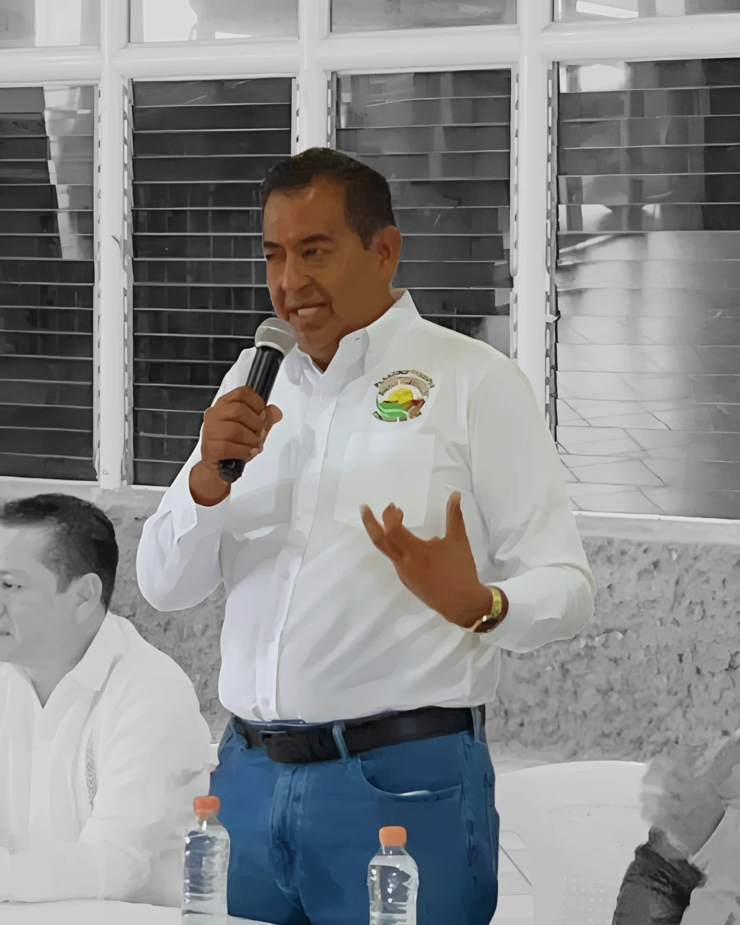 Victoriano Rizo en asamblea comunal